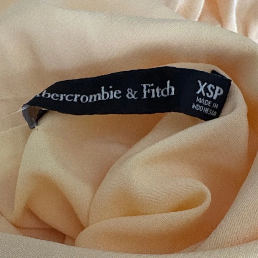 Abercrombie & Fitch sleek cowl